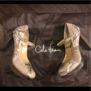 Cole Haan Heels with Nike Air Technology (Size 5)